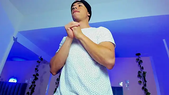 Snapshot of Muscle_Scott chatting on November 2025 12:37:02 PM Muscle Scott online show from November 2025 12:37:02 PM