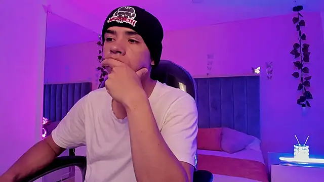 Snapshot of Muscle_Scott chatting on November 2025 12:38:02 PM Muscle Scott online show from November 2025 12:38:02 PM