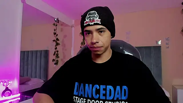 Snapshot of Muscle_Scott chatting on November 2025 01:39:01 PM Muscle Scott online show from November 2025 01:39:01 PM