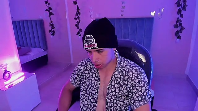 Snapshot of Muscle_Scott chatting on November 2025 12:33:01 PM Muscle Scott online show from November 2025 12:33:01 PM