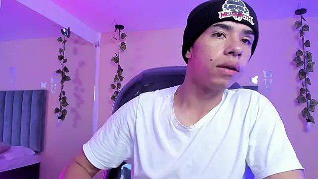 Snapshot of Muscle_Scott chatting on November 2025 01:04:02 PM Muscle Scott online show from November 2025 01:04:02 PM