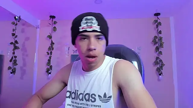 Snapshot of Muscle_Scott chatting on November 2025 12:49:01 PM Muscle Scott online show from November 2025 12:49:01 PM