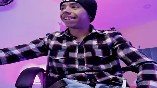 Snapshot of Muscle_Scott chatting on November 2025 12:50:02 PM Muscle Scott online show from November 2025 12:50:02 PM