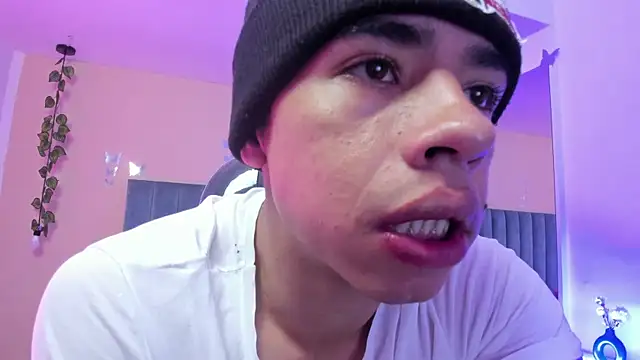 Snapshot of Muscle_Scott chatting on December 2025 12:32:02 PM Muscle Scott online show from December 2025 12:32:02 PM