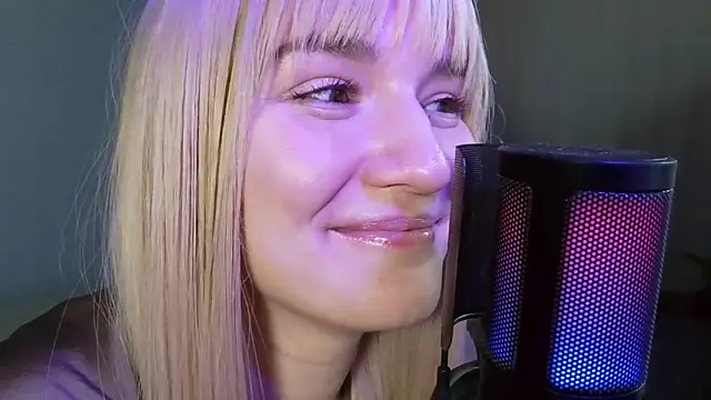 LunaXLoverx online show from October 2025 10:18:02 PM