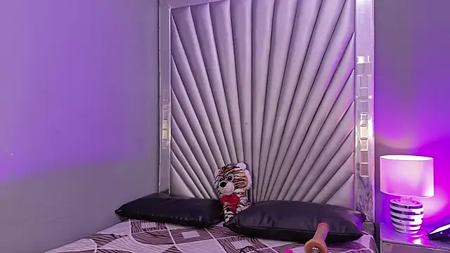 HatsaJones online show from April 2026 04:20:02 AM