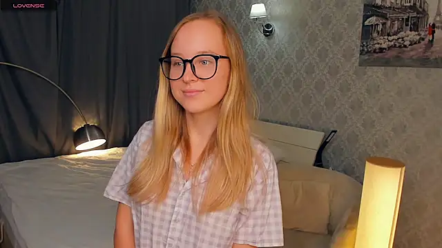 Snapshot of SoonMoor chatting on October 2025 05:26:02 PM SoonMoor online show from October 2025 05:26:02 PM