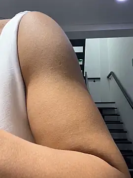 TiffanyyLam online show from October 2025 10:49:02 AM