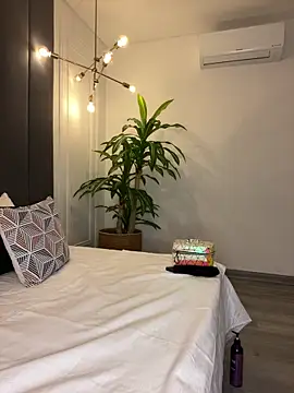 TiffanyyLam online show from October 2025 03:01:01 PM