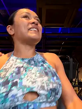 TiffanyyLam online show from October 2025 11:54:01 AM