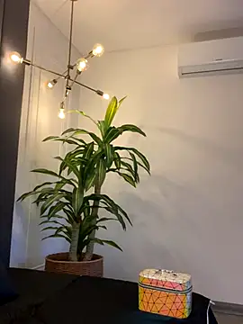 TiffanyyLam online show from October 2025 11:11:01 AM