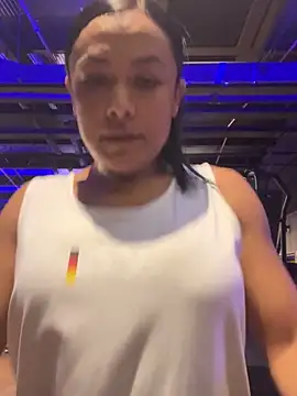 TiffanyyLam online show from November 2025 10:37:02 AM