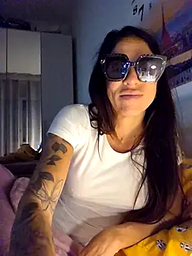 sexy7883 online show from November 2025 06:22:01 AM