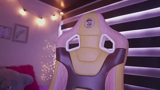 Rebecah 1 online show from November 2025 01:33:02 PM