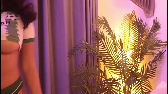 Snapshot of sophie_miiuu chatting on April 2026 11:09:01 PM sophie miiuu online show from April 2026 11:09:01 PM