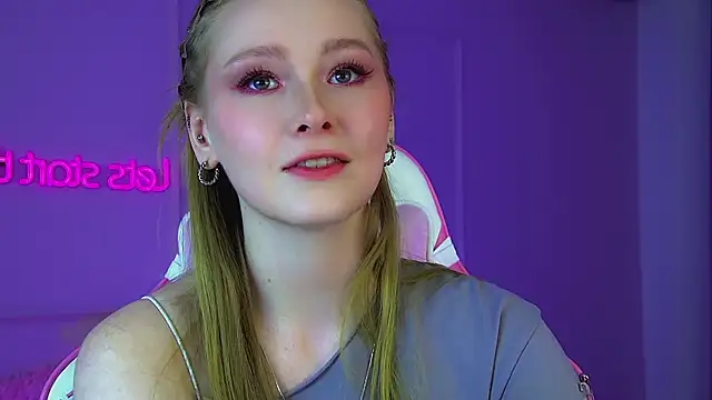 Snapshot of AgataFoxley chatting on April 2026 06:31:01 PM AgataFoxley online show from April 2026 06:31:01 PM