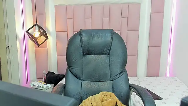 Iantwink18 online show from October 2025 10:36:01 AM