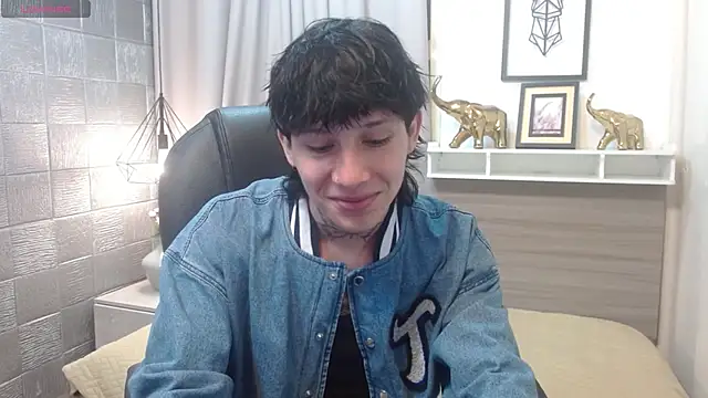 Iantwink18 online show from November 2025 07:45:02 PM