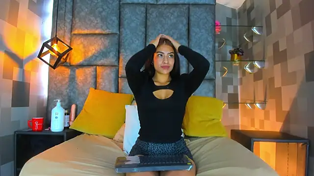 Emily Mitchell online show from November 2025 06:52:02 PM