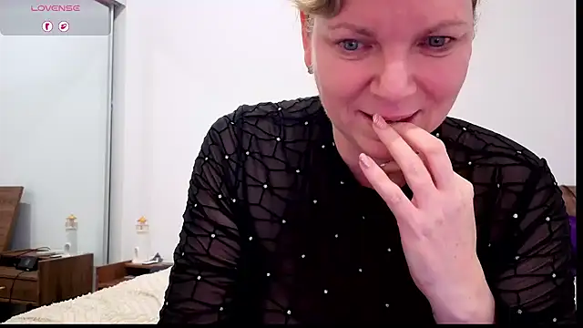 aussiepeaches online show from July 2026 11:01:02 AM