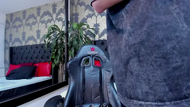 Lean Portman online show from April 2026 03:02:01 PM