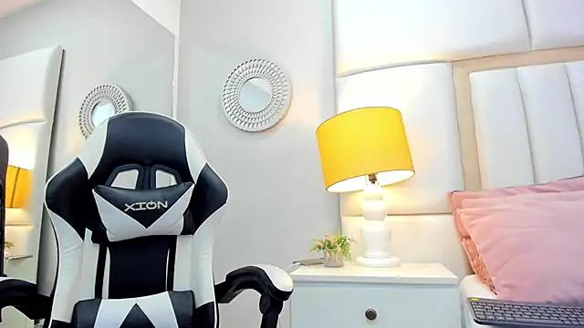 Snapshot of Sweet_Lucianaa chatting on December 2025 01:27:01 PM Sweet Lucianaa online show from December 2025 01:27:01 PM