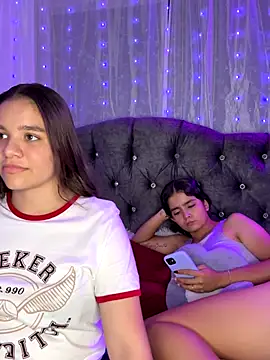 Snapshot of Ashley_and_Zoe chatting on September 2025 11:37:01 PM Ashley and Zoe online show from September 2025 11:37:01 PM