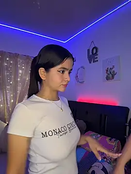 Snapshot of Ashley_and_Zoe chatting on March 2026 05:07:01 PM Ashley and Zoe online show from March 2026 05:07:01 PM