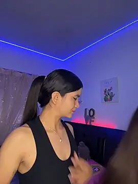 Snapshot of Ashley_and_Zoe chatting on March 2026 06:01:01 PM Ashley and Zoe online show from March 2026 06:01:01 PM