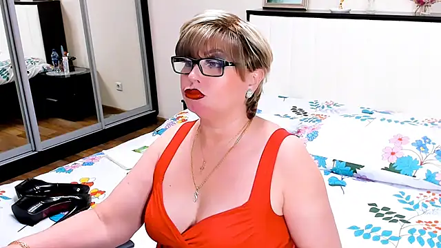 HappyWoman online show from October 2025 08:25:01 PM