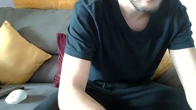 Amicisegreti online show from December 2025 11:49:02 AM