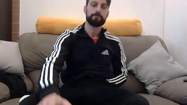 Amicisegreti online show from January 2026 04:00:02 PM