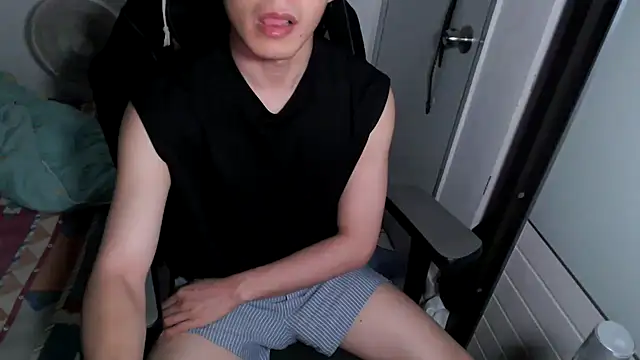 Snapshot of y610809yy chatting on April 2026 06:05:02 PM y610809yy online show from April 2026 06:05:02 PM