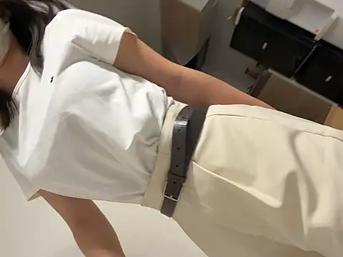 Snapshot of hikiwarinatto_xoxo chatting on June 2026 11:52:01 PM hikiwarinatto xoxo online show from June 2026 11:52:01 PM