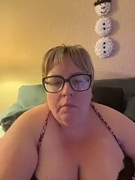 Snapshot of sexymommy1988 chatting on November 2025 04:57:01 AM sexymommy1988 online show from November 2025 04:57:01 AM