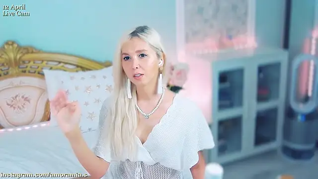 Snapshot of Amoramias chatting on April 2026 05:51:01 PM Amoramias online show from April 2026 05:51:01 PM