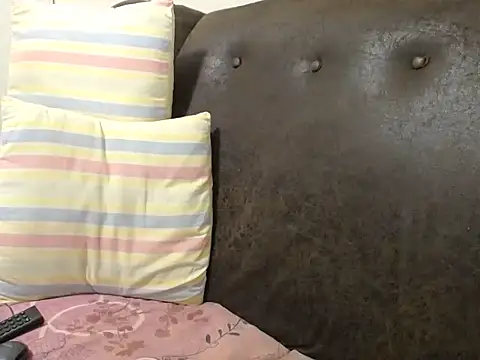 bustylaura4u online show from February 2026 06:00:02 PM