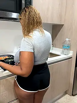 x deluLuz x online show from October 2025 03:07:01 AM