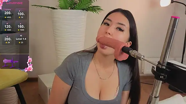 Snapshot of HellyPolly chatting on October 2025 12:41:02 AM HellyPolly online show from October 2025 12:41:02 AM