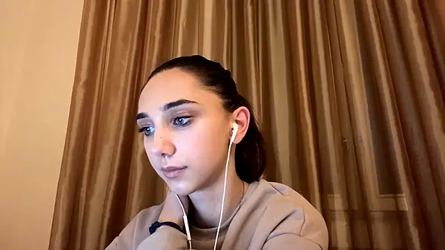 Snapshot of LinaMour chatting on September 2025 11:20:02 PM LinaMour online show from September 2025 11:20:02 PM