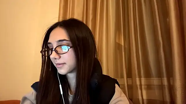 Snapshot of LinaMour chatting on September 2025 10:14:01 PM LinaMour online show from September 2025 10:14:01 PM