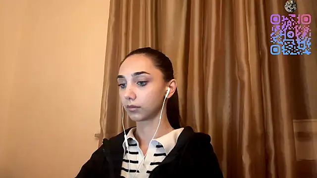 Snapshot of LinaMour chatting on October 2025 10:10:01 PM LinaMour online show from October 2025 10:10:01 PM