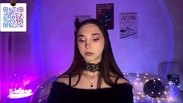 LinaMour online show from April 2026 10:49:01 PM