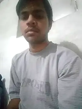 Snapshot of LatestIngredient43 chatting on May 2026 06:19:01 AM LatestIngredient43 online show from May 2026 06:19:01 AM