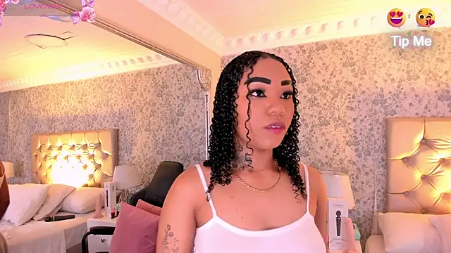 Snapshot of SkylerBloomm chatting on July 2026 08:03:02 PM SkylerBloomm online show from July 2026 08:03:02 PM