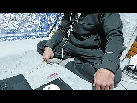 yazinyazin1 online show from February 2026 09:15:02 PM