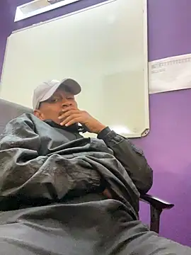 Snapshot of fitsexyman chatting on October 2025 02:39:01 PM fitsexyman online show from October 2025 02:39:01 PM