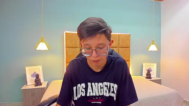 SantiagoRusso18 online show from October 2025 09:04:01 PM