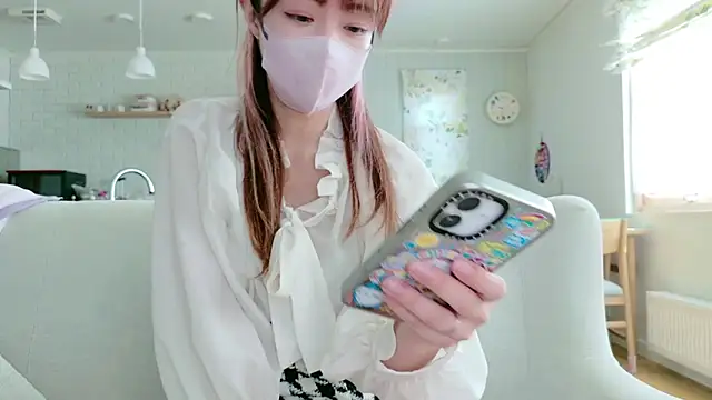 Snapshot of SUZU_1201 chatting on April 2026 12:32:01 AM SUZU 1201 online show from April 2026 12:32:01 AM