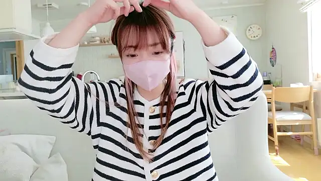 Snapshot of SUZU_1201 chatting on April 2026 01:39:01 AM SUZU 1201 online show from April 2026 01:39:01 AM